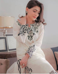 LAWN HEAVY EMBROIDERED SHIRT WITH EMBROIDERED ORGANZA DUPATTA EC80